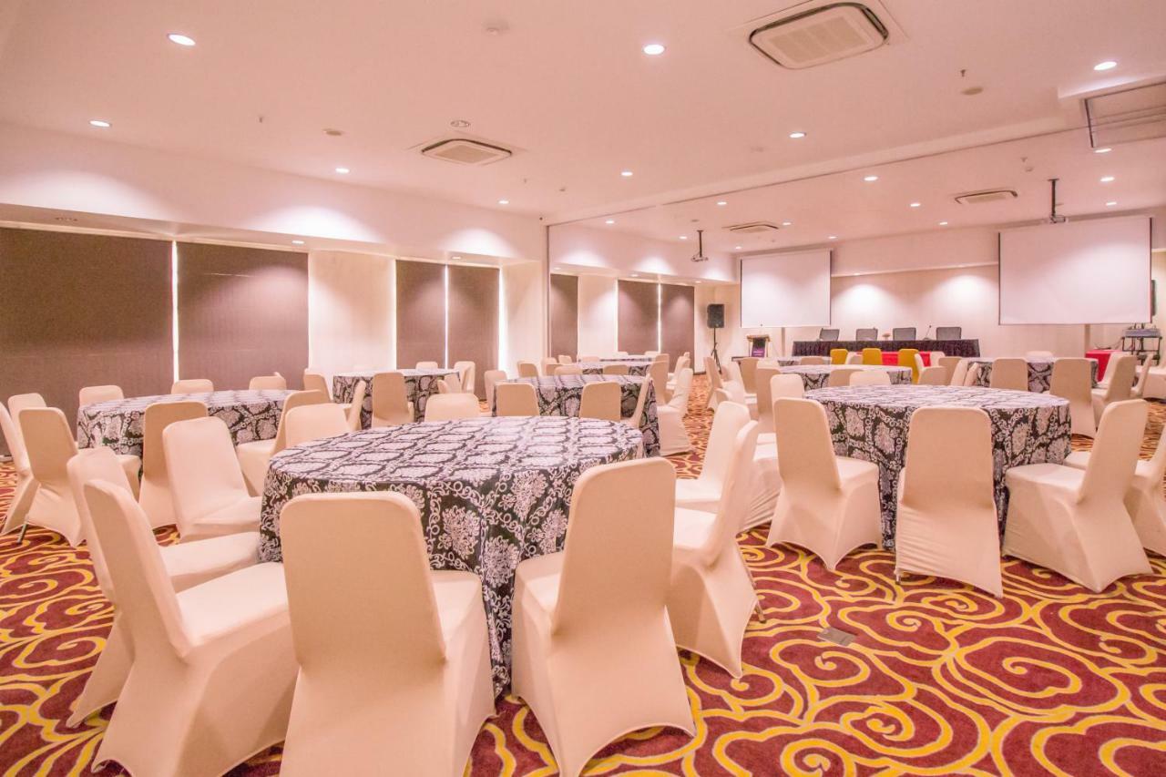 Mercure Pontianak City Center Exterior photo